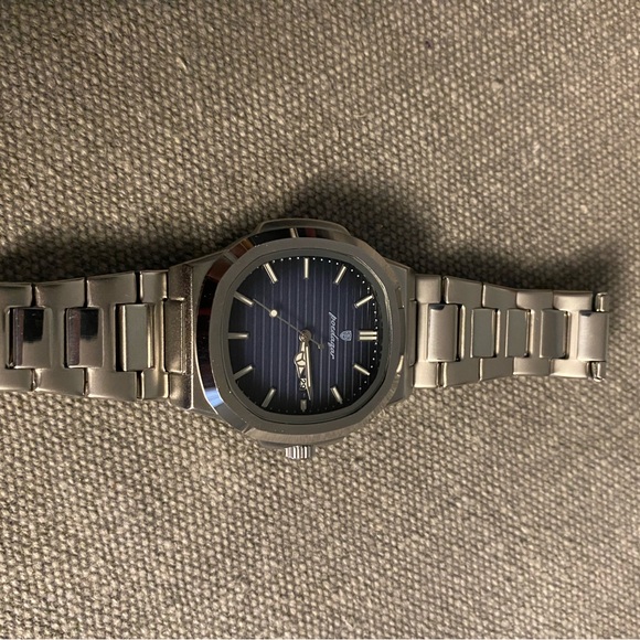 Watch - Picture 2 of 7